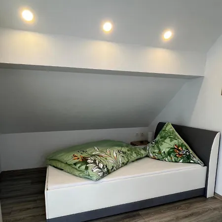 Ferien- Und Businesswohnung Sonnentor Dreilaendereck Im Zweiten Stock Apartmán *