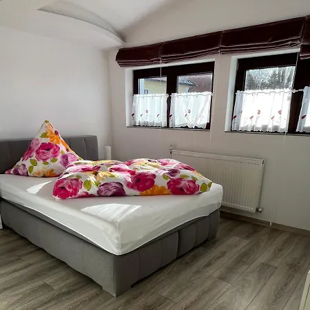 Ferien- Und Businesswohnung Sonnentor Dreilaendereck Im Zweiten Stock Sonnen
