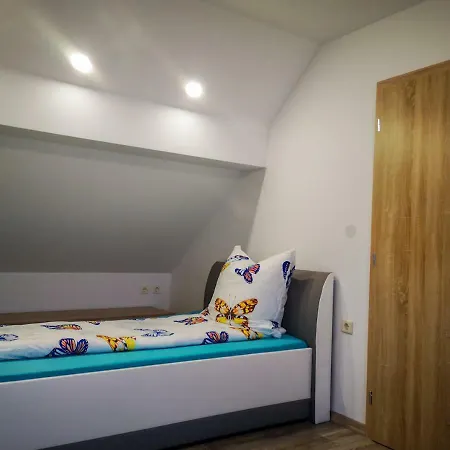 Ferien- Und Businesswohnung Sonnentor Dreilaendereck Im Zweiten Stock * Sonnen
