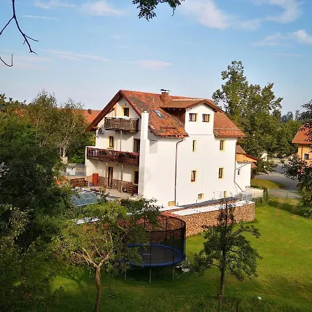 Appartement Ferien- Und Businesswohnung Sonnentor Dreilaendereck Im Zweiten Stock